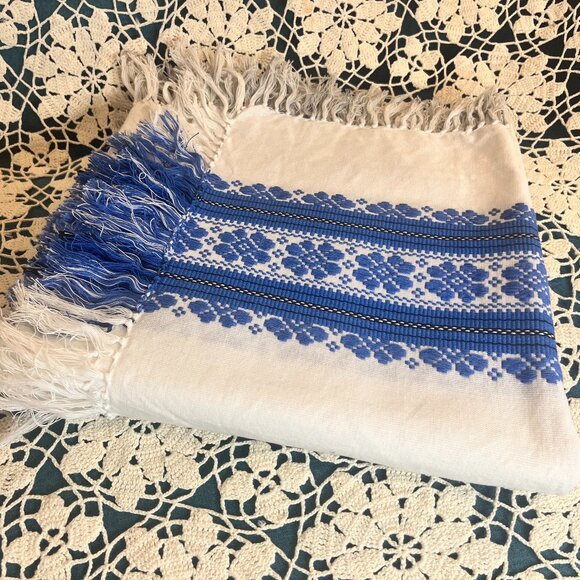 Vintage Hevesi Népmüvészeti Hungarian Folk Art and Home Industry Co-operative - Picture 1 of 6